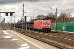 185 257-3 DB Cargo mit einem Röhrenzug von Mühlheim nach Mukran in Rathenow. 20.03.2018