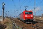 Den TEC 42153 nach Verona bespannte am 22.03.2010 die 185 176.Hier beim verlassen des Bf Rostock-Seehafen.