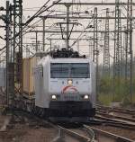 26. 185 538-6 der TX Logistik mit einem Containerzug in HH-Harburg. 24.4.10
