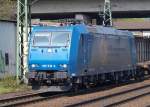 50. Nach dem sie gut ne Stunde vorher hier Solo durchfuhr, kam die VPS 185 519-6 mit einem leeren Containerwagenzug zurck und rauschte an uns vorbei. 24.4.10 