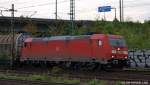 Aus dem hohen Norden kam 185 324-8 am 14.5.10 mit einem Mischer durch den Harburger Bhf. gefahren.
