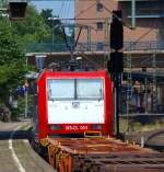 ...zog eine Menge leerer Containerwaggons hinter sich her. HH 15.7.10
