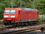 185 002-3 steht am 1.8.10 solo abgestellt am Bhf. Hamburg-Harburg.