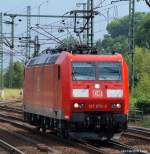 185 070-0 rumpelt am 1.8.10 als Einzelfahrer durch den Harburger Bahnhof.