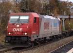 186 129-3 der OHE fhrt am 12.11.10 durch den Ort Tostedt und strebt weiter gen Hamburg.