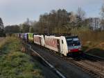 Die 186 284 und die 186 285 am 16.04.2011 mit einem KLV-Zug unterwegs bei Grokarolinenfeld (B Vogl).