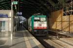 186 135-0 mit dem EC 249 von Hamburg-Altona nach Krakow Glowny im Berliner Ostbahnhof. 26.11.2011