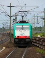 ITL 186 242-4 passiert den Harburger Bahnhof ber Gleis 5. 21.06.12