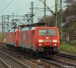 189 004-5 fhrt am 12.11.10 zusammen mit 152 061-8 durch den Harburger Bahnhof.