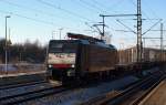 Die fr TX Logistik fahrende 189 281-9 rollte mit einem schwach bestzten Nor-Cargo durch Schleswig. 27.01.2011