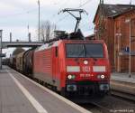 Mit einem gemischten Gz fhrt 189 009-4 am 12.2.11 durch den Bhf. Tostedt.