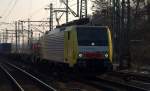 ES F4-030/189 930 RT von MRCE fuhr mit ner Menge Container hintendran durch Harburg. 26.2.11