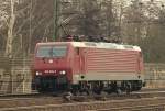 189 800-6 der MTEG/ITL kam nochmal zurck und rollte auch hier in absolut Fotografenfreundlichem Tempo durch den Harburger Bahnhof. 30.3.11