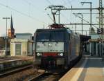 Die fr TXL fahrende 189 281 rollt hier mit dem  bring  Logistic KLV durch Neumnster. 21.4.11