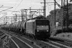 189 285-0/ES 64F4-285 rollt hier mit einem langen ler durch Harburg. 01.06.11