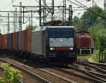 189 110-0/ES 64F4-110 summt gemtlich durch Harburg. 01.06.11