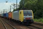189 926-4/ES 64F4-026 I-SFR summte gemtlich mit ihrem Containerzug an den Fotografen vorbei Richtung Hafen Hamburg. HH-Harburg 01.06.11