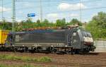 189 281-9/ES 64F4-281 fuhr mit hohem Tempo und dem DHL KLV am Haken durch Harburg. 01.06.11