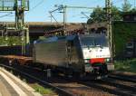189 283-5/ES 64F4-283 durchfhrt Harburg mit einem leeren Containerzug. 03.06.11