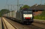 189 982/ES 64 F4-082 SR mit dem bring Logistik Fischzug am Haken fotografiert in Schleswig. 21.08.11