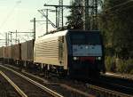 189 910 NC/ES 64 F4-010 durchfhrt Harburg mit einem Containerzug. 15.10.11