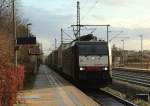 189 213-2 unterwegs im Auftrag fr TXL zieht hier den DGS 40566(bring !/Lauritzen Fischzug) von Verona(I)nach Padborg(DK) mit kundenfreundlichen wohl durch das Wetter verursachten 1157min Versptung durch Schleswig. 18.12.11