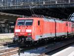 189 022-7 hat 155 131-6 und einen Gz am Haken bei der Durchfahrt im Hbf Bremen. 26.07.12