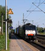 Neu im Sortiment der Gterzge in Schleswig sind die KLV's aus Lbeck, hier rauscht die 189 935-0 frisch gewaschen mit dem DGS 69116(Lbeck Skandinavienkai-Padborg)durch Schleswig. 24.08.2013