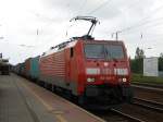 189 006 mit dem tglich mehrmals verkehrendem Containerzug Prag Uhrineves - Hamburg Waltershof in Elsterwerda Hbf, 04.07.2012.