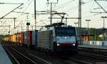 ES 64 F4-806/189 806-3 fuhr am Abend des 6.6.13 mit einem bunten Containerzug durch den Bf. Golm.