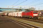 Kalkzug mit 189 053 durcheilt Boxtel am 6 Dezember 2014.