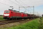 Kohlezug mit 189 048 an der Spitze durcheilt am 29 Augustus 2015 Horst-Sevenum.