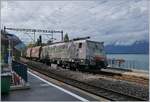 Die von SBB Cargo gemietete ES 64 F4 189 994-7  Sierre  mit ihrem Novelis-Güterzug von Sierre nach Göttigen bei der Durchfahrt in Veytaux-Chillon.