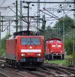 Auf Einzelfahrt war 189 014-4 unterwegs als sie am 14.5.10 kurz vor dem Harburger Bahnhof der 212 034-3 begegnete.