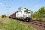 br-6193-vectron-ac-ms/495557/193-893-5-itl---eisenbahngesellschaft-mbh 193 893-5 ITL - Eisenbahngesellschaft mbH mit einem H-Wagen Ganzzug in Stendal und fuhr weiter in Richtung Magdeburg. 10.05.2016
