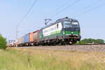 193 727-5 RTB Cargo mit einem Containerzug in Nennhausen und fuhr weiter in Richtung Wustermark. 10.06.2021