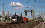 X 4 E-860 mit Containerzug am 11.06.22 in Bremen Hbf