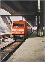 In Basel SBB wartet die DB 101 011-5 miteinme EC/IC auf die Abfahrt in Richtung Deutschland.