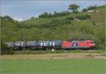 Eine Neuschweizerin auf dem Weg nach Basel. 120 145 der WRS auf der Rheintalbahn bei Müllheim. Mai 2020.