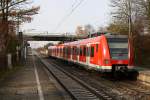 BR 0423/236157/beim-halt-im-bahnhof-grub-richtung Beim Halt im Bahnhof Grub, Richtung Petershausen, wurde 423 722-8 am 18.11.12 verewigt.