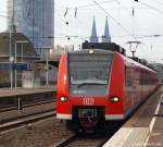 425 092 und 425 023 fahren am 20.11.10 als RE8 nach Koblenz Hbf. aus dem Bhf. Kln Messe/Deutz ab.
