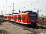 425 079 wird am 9.4.11 als RB35 nach Wesel im Duisburger Hbf. bereitgestellt.