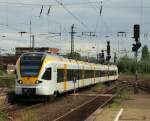 ET 7.08 alias 429 013-6 rollte als RE nach Venlo in den Bahnhof von Mnchengladbach am 17.7.11.