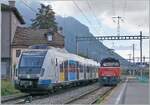 In Villeneuve werden die beiden Stuttgarter S-Bahn Triebwagen 430 236 und 727 langsam ins Alstom Werk Villeneuve rangiert, während der rechts im Bild zu sehende Eem 923 030-1 das normale