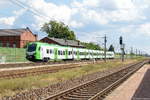 br-3429-stadler-flirt-3xl-5-teilig/669463/429-003-1-auf-einer-testfahrt-in 429 003-1 auf einer Testfahrt in Großwudicke und fuhr weiter in Richtung Stendal am 08.08.2019. Es wurden 41 Flirt 3 XL bei Stadler bestellt und sie sollen ab Dezember 2019 bei der S-Bahn Rhein-Ruhr und auf den nordrhein-westfälischen Regionalbahnlinien RB 32, RB 40 und RE 49 zum Einsatz kommen.