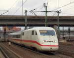 Als ICE 789 nach München Hbf fuhr 402 001-2  Rheinsberg  aus dem Bahnhof von Hamburg-Harburg am 15.1.