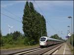 Beim Warten auf die Eurobahn in Richtung Hamm durchfuhr ein 411er Doppel die Haltestelle von Nordbgge.