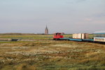 399 107 auf dem Weg von  Wangerooge-Bahnhof  zum Westanleger.