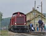 Die Diesellok 211 041-9 (92 80 1211 041-9 D-NeSA) steht mit ihrem  Morgenzug  im Bahnhof Zollhaus Blumberg für die Fahrt nach Weizen bereit.