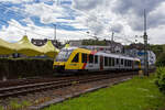 Der VT 285 (95 80 0648 525-3 D-HEB / 95 80 0648 025-4 D-HEB), ein Alstom Coradia LINT 41 der HLB (Hessische Landesbahn), als RB 93  Rothaarbahn  (Betzdorf - Siegen - Kreuztal - Erndtebr�ck - Bad Berleburg), verl�sst am 05 Mai 2024 den Bahnhof Betzdorf (Sieg).

Der Triebwagen wurde 2011 von ALSTOM Transport Deutschland GmbH (vormals LHB) in Salzgitter-Watenstedt unter der Fabriknummer 0001001600 016 f�r die Fahrzeugmanagement Region Frankfurt RheinMain (fahma) gebaut, die auch der Eigent�mer von dem VT ist, die HLB ist hier der Fahrzeugnutzer.
